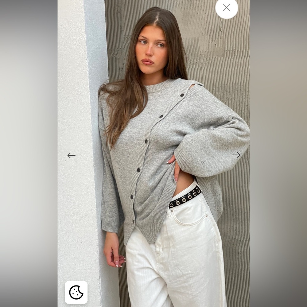 Diagonal Buttoned Loose Knit Light Grey